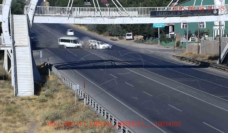 tatvanda-trafik-kazalari-kamaraya-yansidi-aItEj9O3.jpg