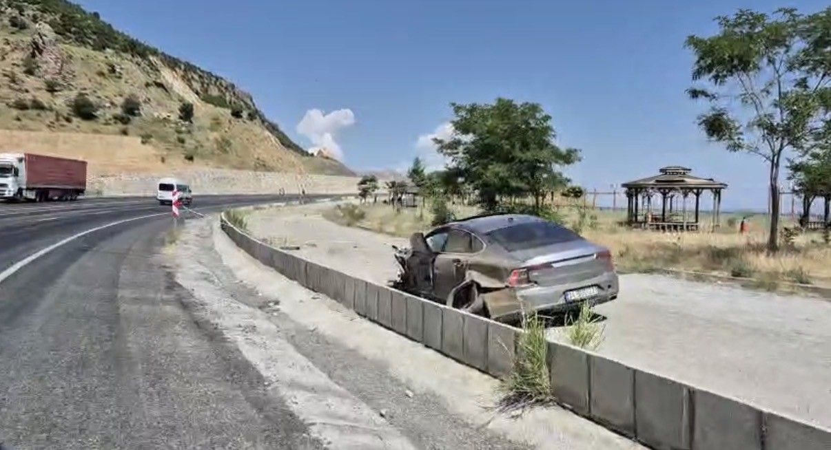 tatvanda zincirleme trafik kazasinda 5 kisi yaralandi 0