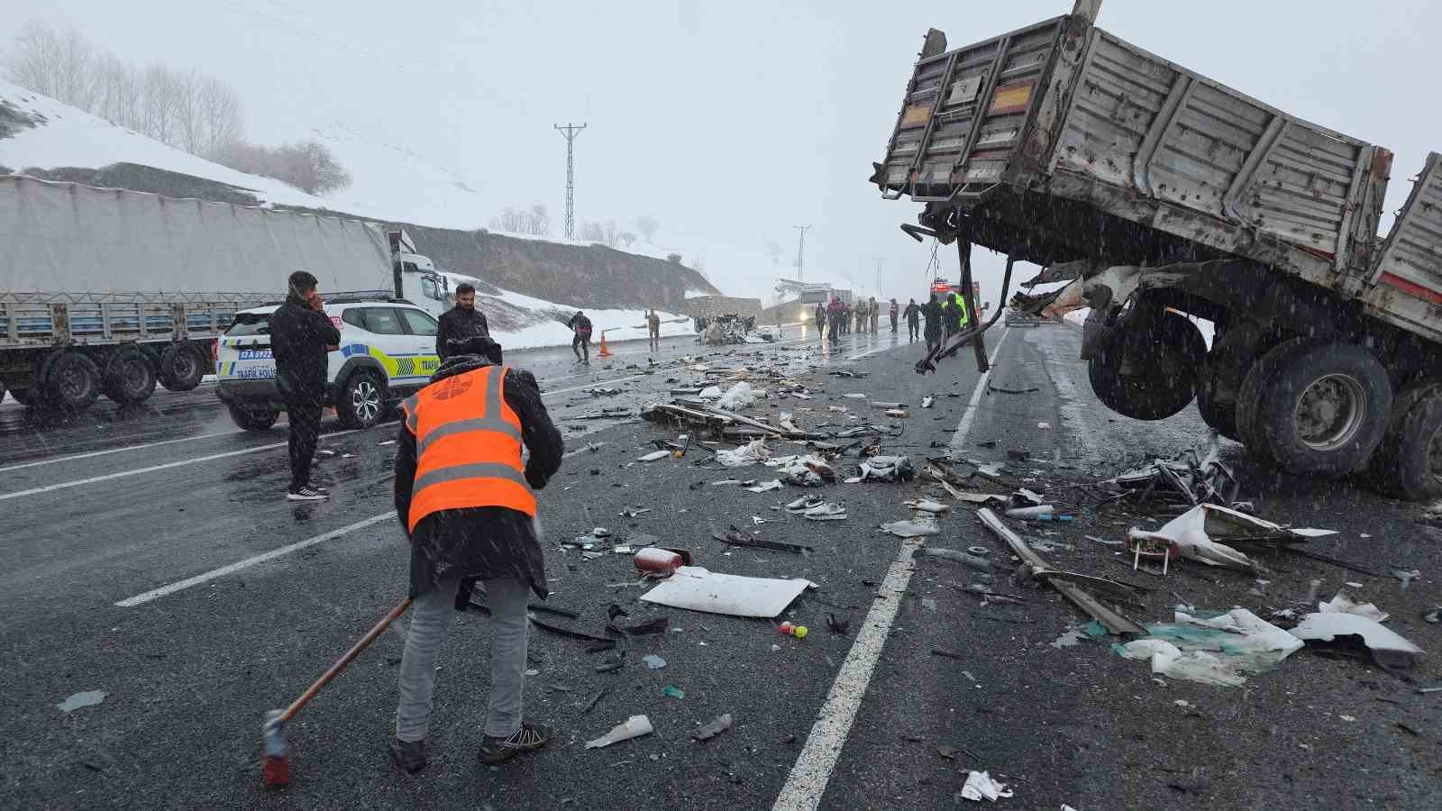 tatvandaki feci kazada kari koca hayatini kaybetti 10 BtejLE9t