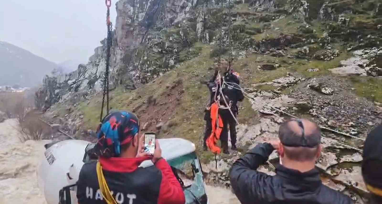 Tatvan’daki mikser kazasında sürücü hayatını kaybetti 5 tatvandaki mikser kazasinda surucu hayatini kaybetti 1 vA5HaH1L