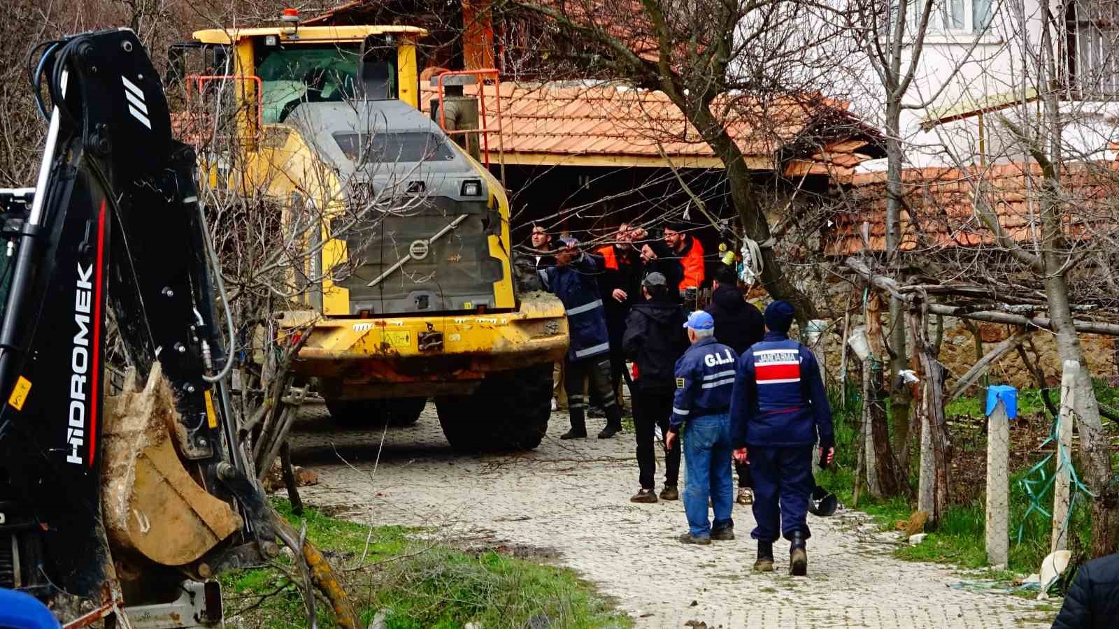 tavsanlida golet tasti bir ev ve ahir sular altinda kaldi 1 Dvwnt71G