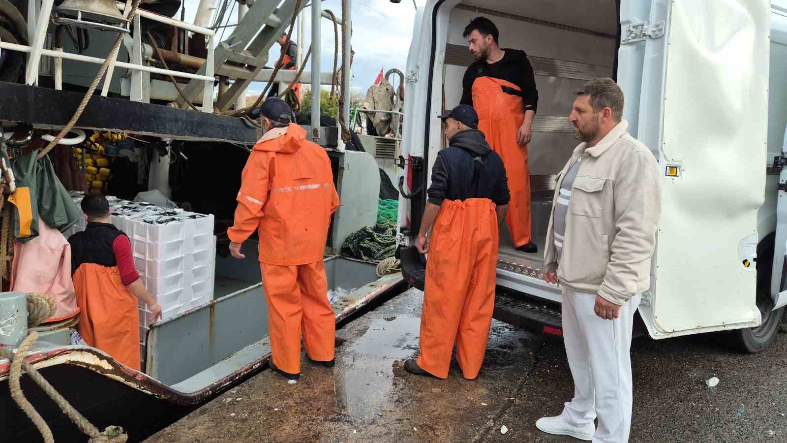 tayfalar mutlu yuzlerce kasa balik yakalandi 4 F9Bca9uq