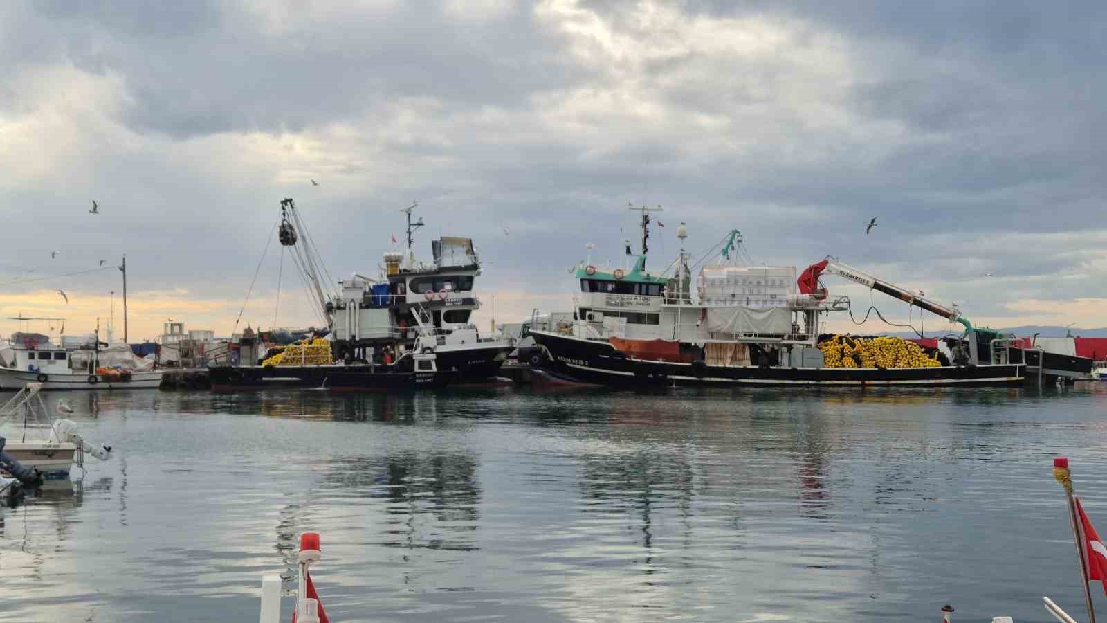 tayfalar mutlu yuzlerce kasa balik yakalandi 6 ULO7EQeh