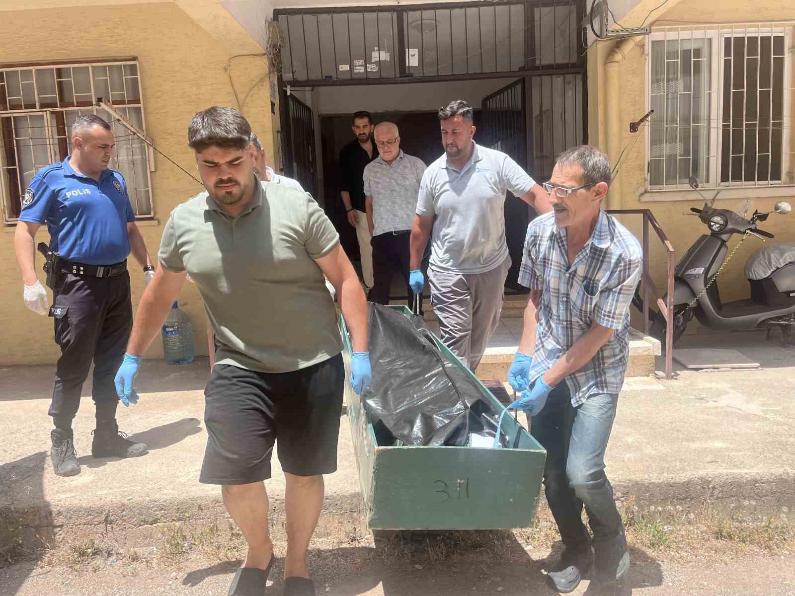 tayin tartismasinda ogretmen esi ve kayinpederini pompali tufekle olduren zanli adliyeye sevk edildi 2 MHUbYbz1