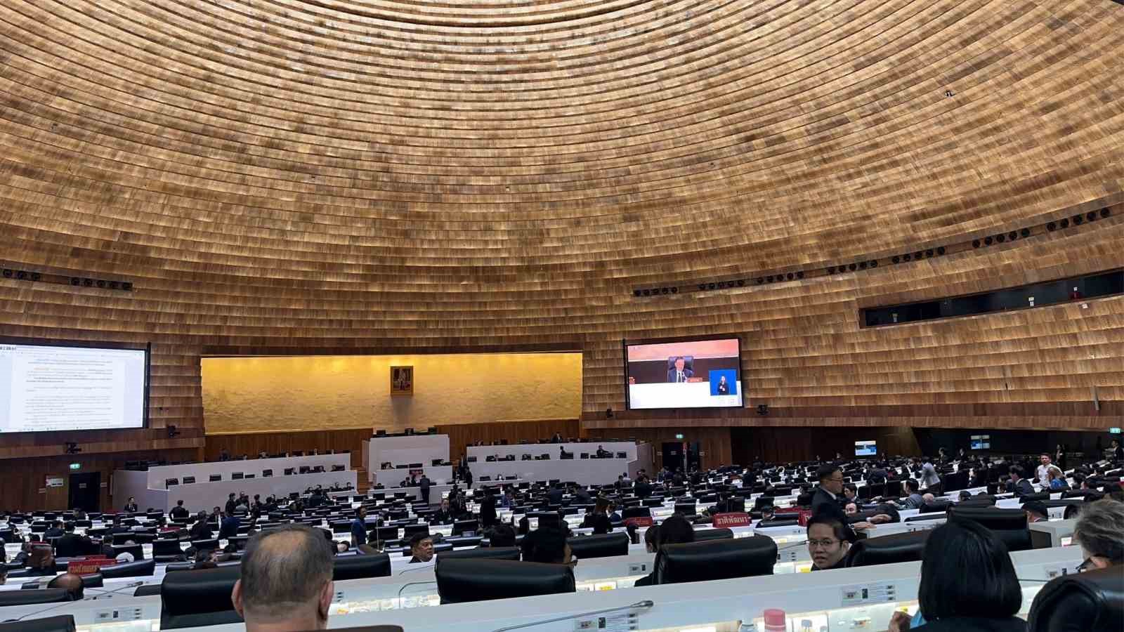 tayland basbakani parlamentoyu feshetti erken secim sureci basladi 1 ELyrWVng