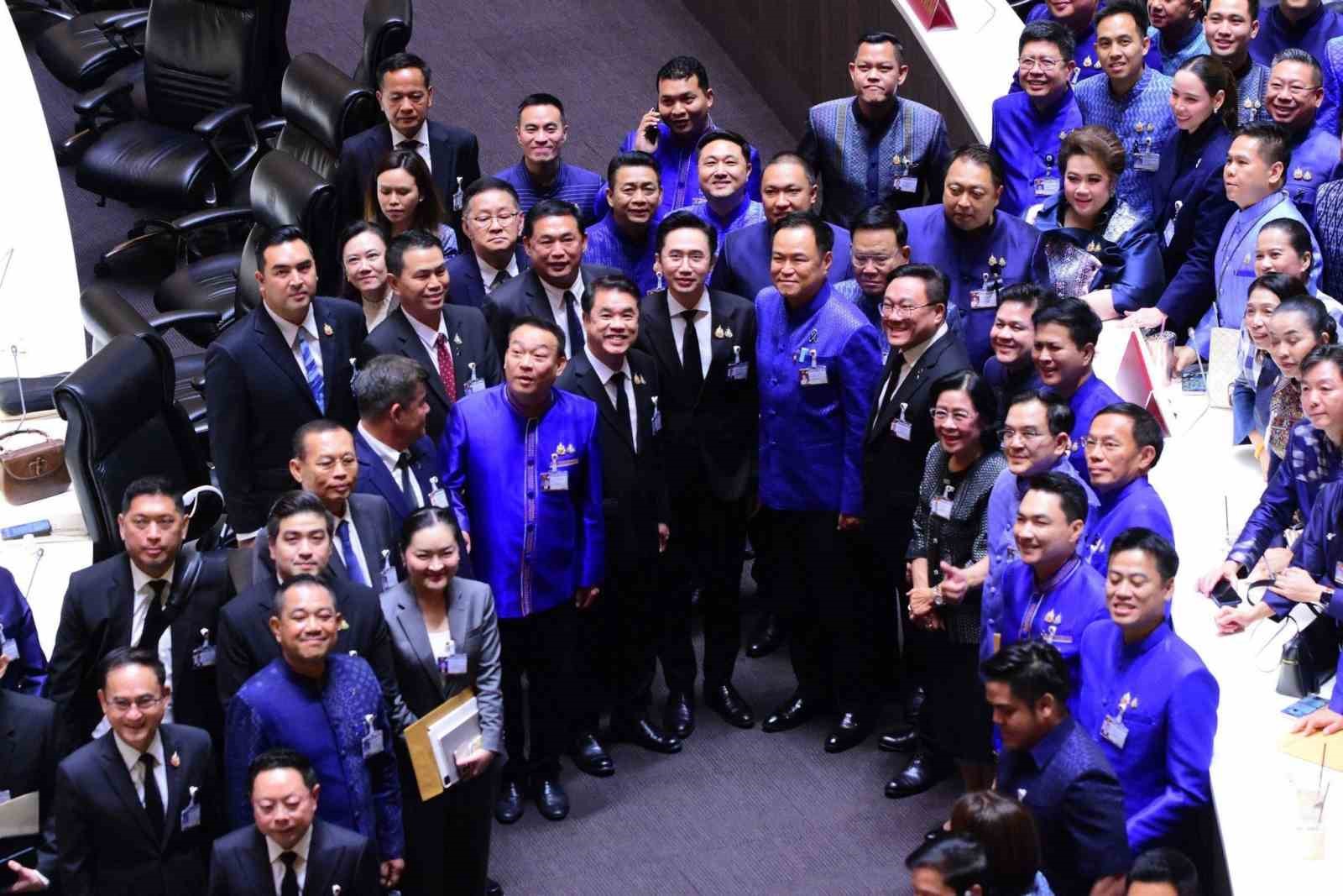 tayland krali yeni hukumet kabinesini onayladi 2