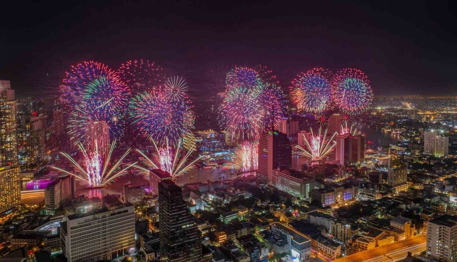 tayland yeni yili havai fisek gosterileriyle karsiladi 2 CydNaetb