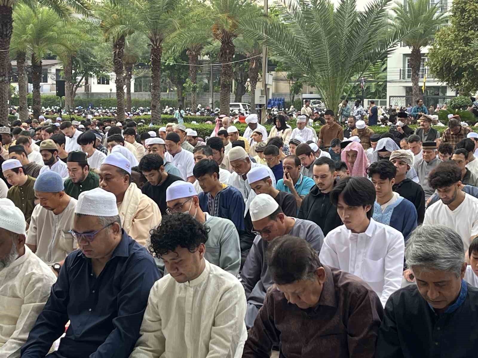 taylandda muslumanlar bayram namazini eda etti 3 bdUQ1Km8