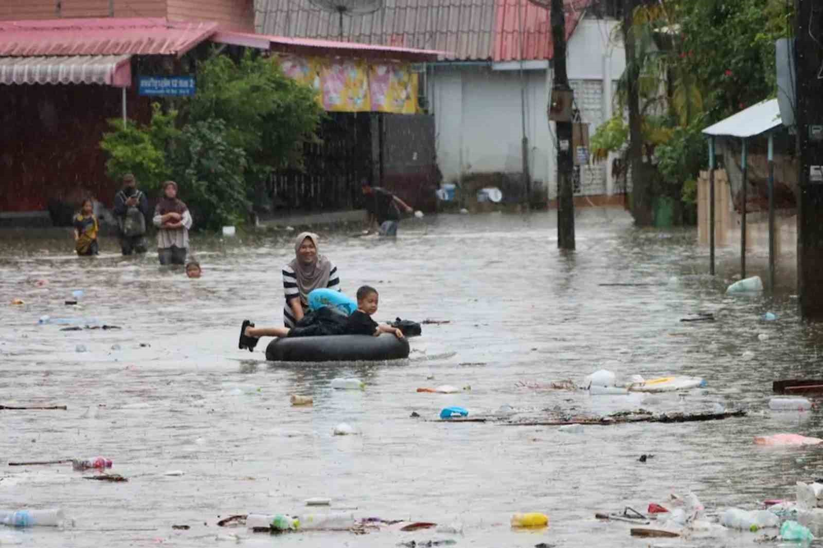 taylandda sel ve toprak kaymasi 18 olu 12 yarali 1 uL6rw7Dt