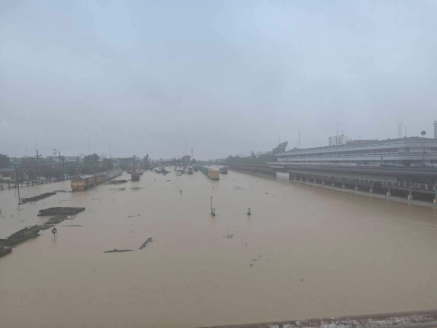 taylandda sel ve toprak kaymasi 18 olu 12 yarali 4