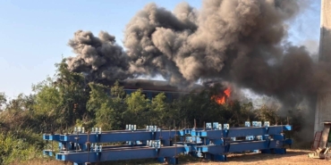 taylandda-yolcu-treninin-uzerine-vinc-devrildi-22-olu-55-yarali-8ImFxtYp.jpg