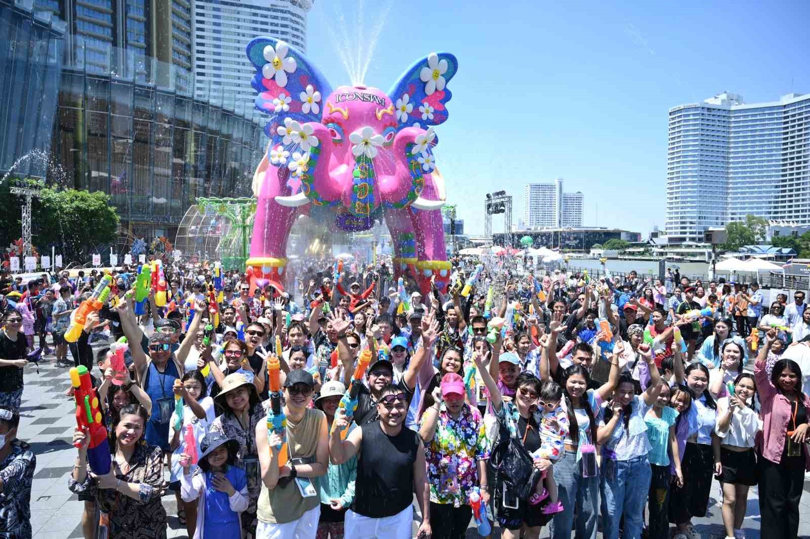Tayland’ın en büyük bayramı Songkran Su Festivali başladı 4 taylandin en buyuk bayrami songkran su festivali basladi 0 FQYfJ2Qf