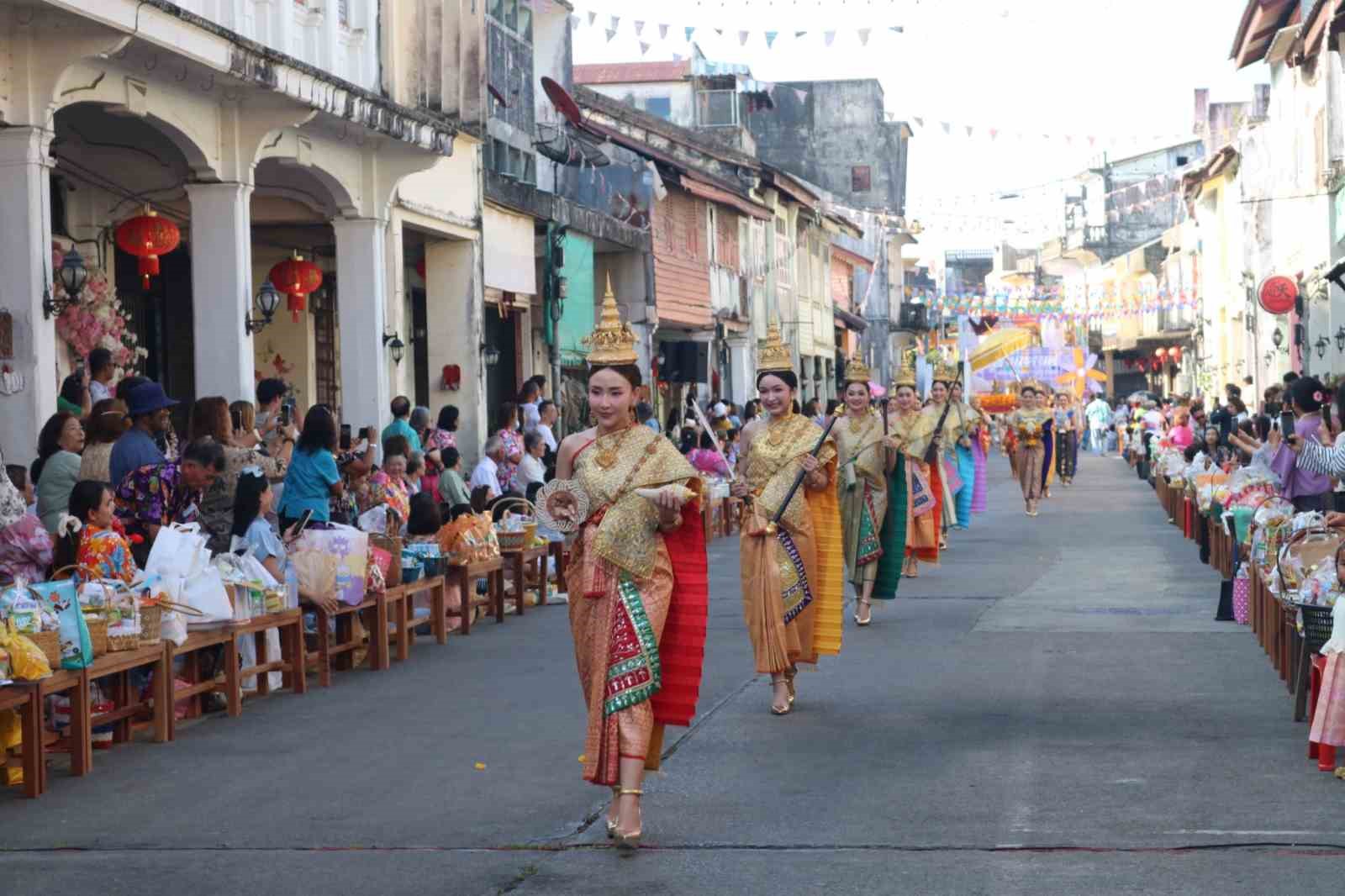 Tayland’ın en büyük bayramı Songkran Su Festivali başladı 5 taylandin en buyuk bayrami songkran su festivali basladi 1 ZD4jsTH7