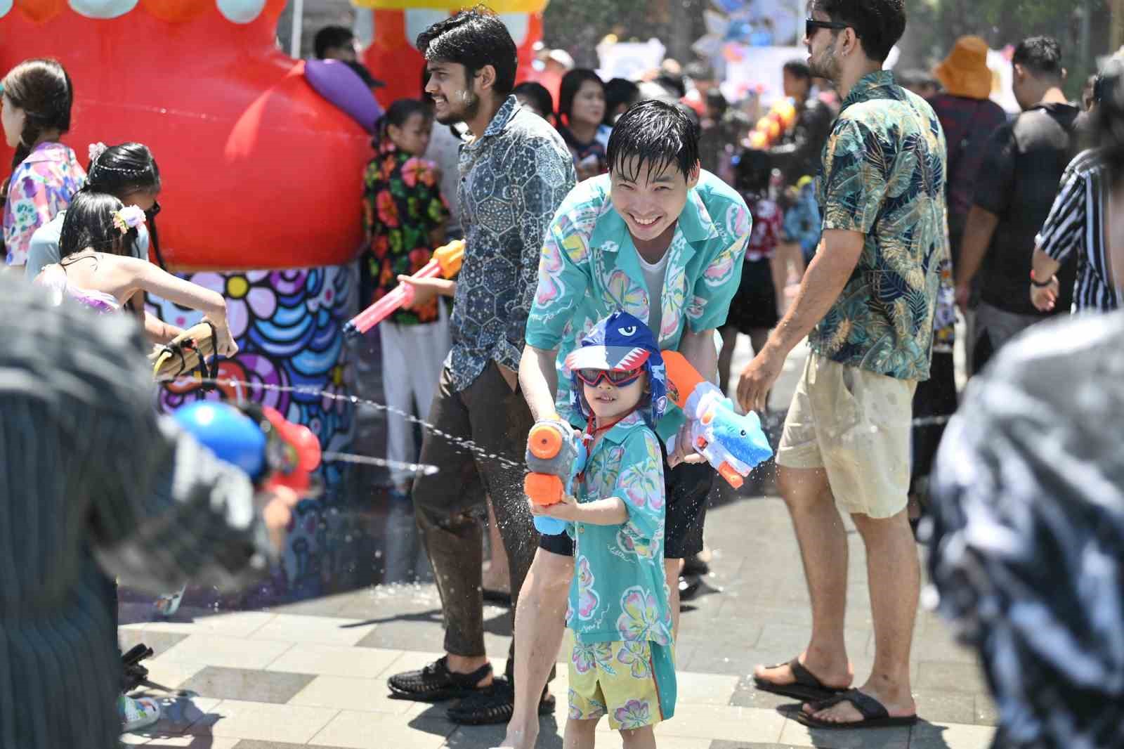 Tayland’ın en büyük bayramı Songkran Su Festivali başladı 9 taylandin en buyuk bayrami songkran su festivali basladi 5 hLR5bCIJ