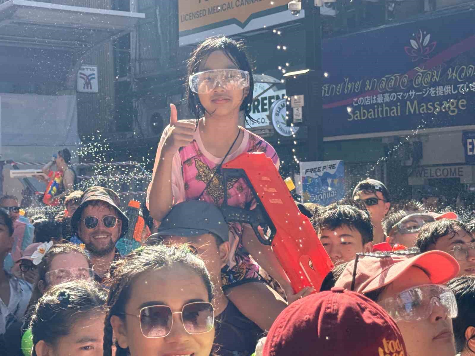 Tayland’ın en büyük bayramı Songkran Su Festivali başladı 11 taylandin en buyuk bayrami songkran su festivali basladi 7
