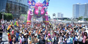 taylandin-en-buyuk-bayrami-songkran-su-festivali-basladi-a6mWIEkc.jpg
