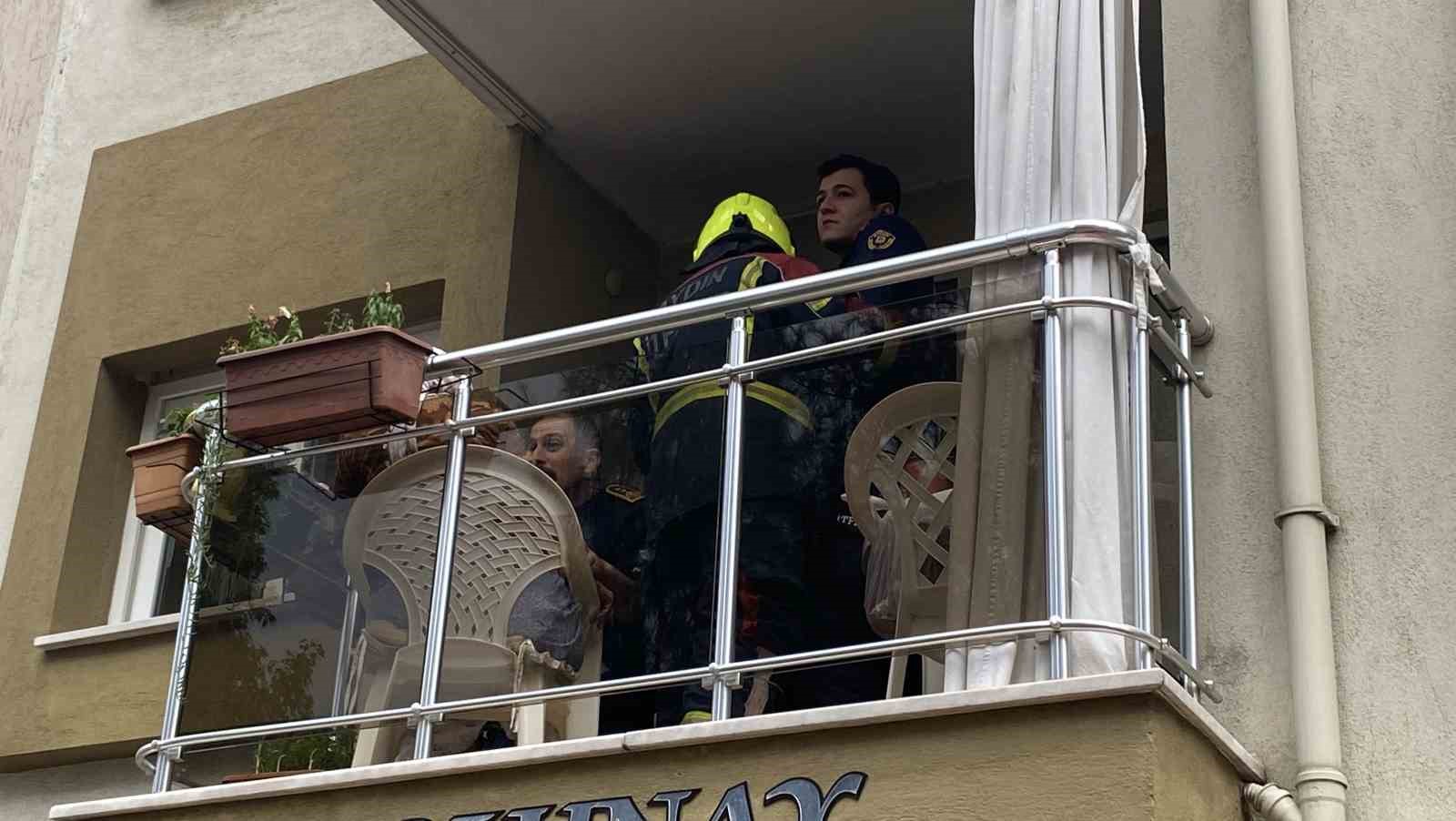 taziye evine yemek yaparken evini yakiyordu 3 YrsrV3pf