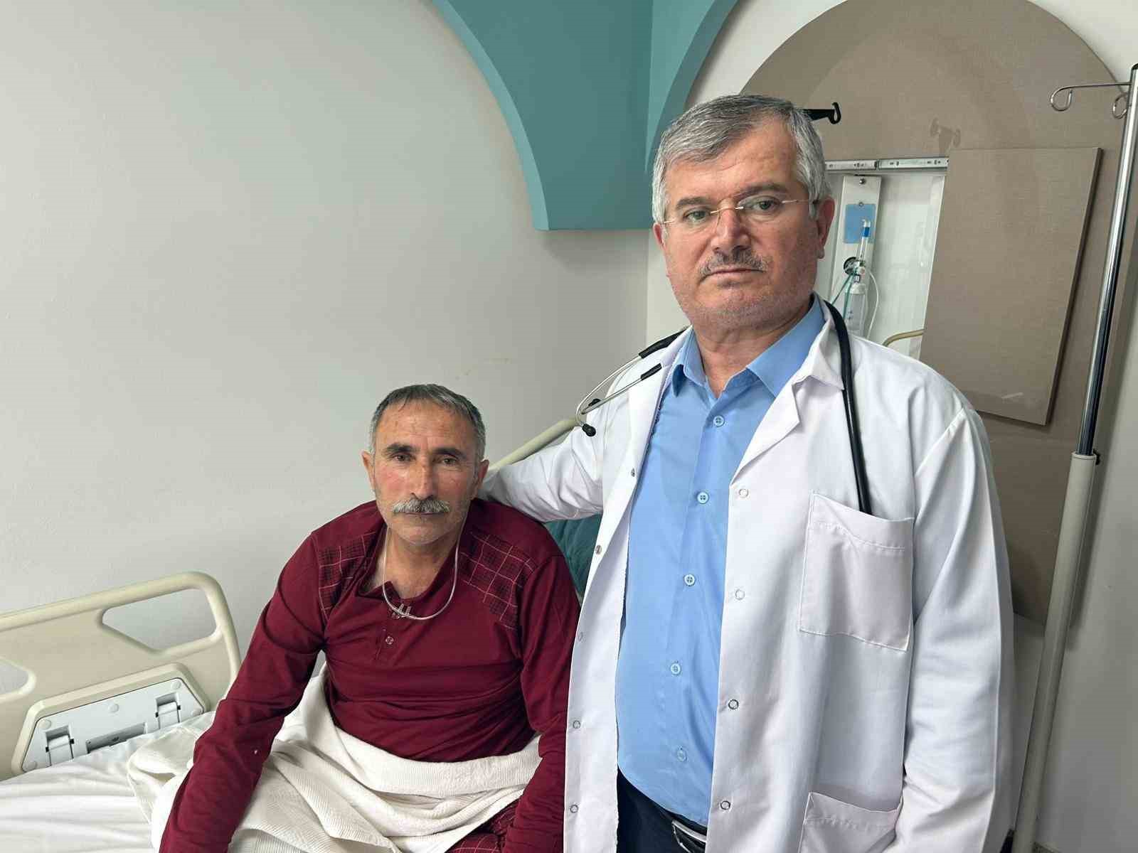 Taziye için geldiği Van’da kalbi duran vatandaş 2 saatte hayata döndürüldü 4 taziye icin geldigi vanda kalbi duran vatandas 2 saatte hayata donduruldu 0 Z12IgMdN