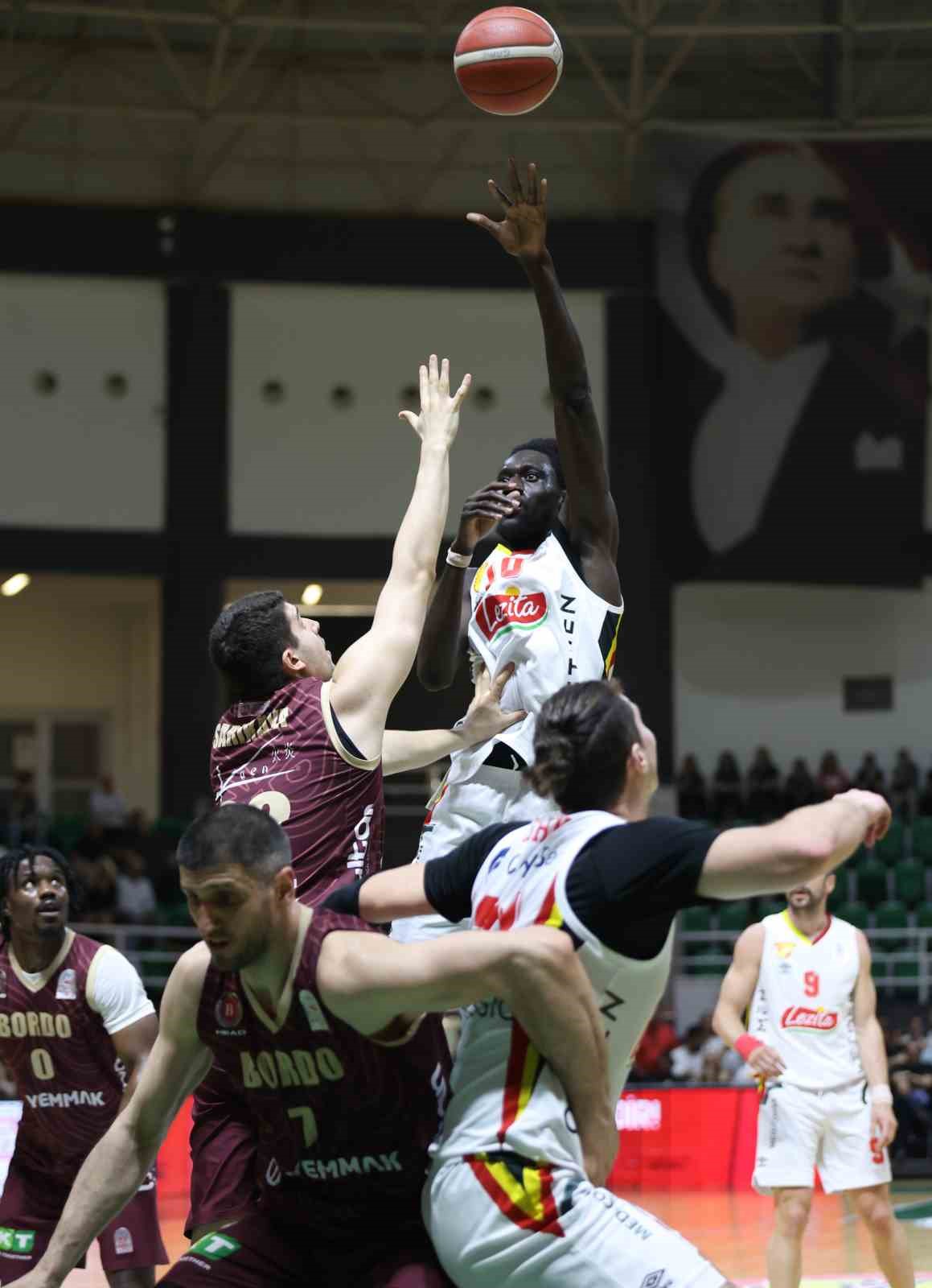 tbl play off yari final goztepe basketbol 73 parmos bordo bk 71 1 TkKPSAdz