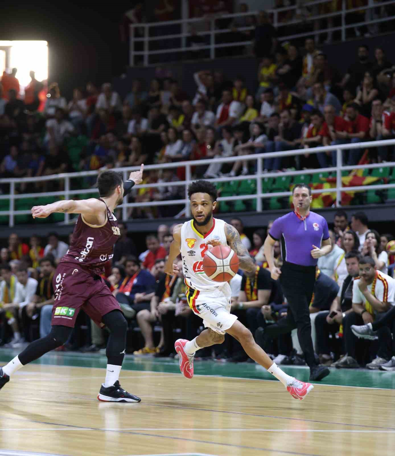 tbl play off yari final goztepe basketbol 73 parmos bordo bk 71 3 GhI1CIHa
