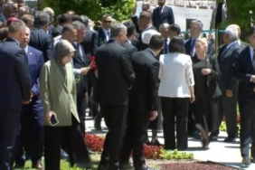 İçişleri Bakanı Çiftçi, Karşıyaka Mezarlığı’nda şehitliği ziyaret etti 1 thumbnail