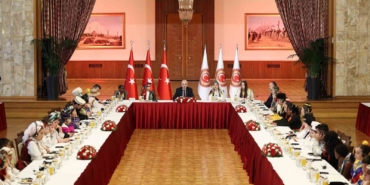 tbmm-baskani-kurtulmus-26-ulkeden-gelen-dunya-cocuklarini-tbmm-toren-salonunda-kabul-etti-TU3nktcV.jpg