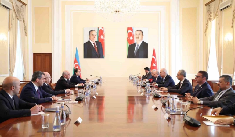 tbmm-baskani-kurtulmus-azerbaycan-basbakani-esedov-ile-gorustu-gIPdd4P6.jpg