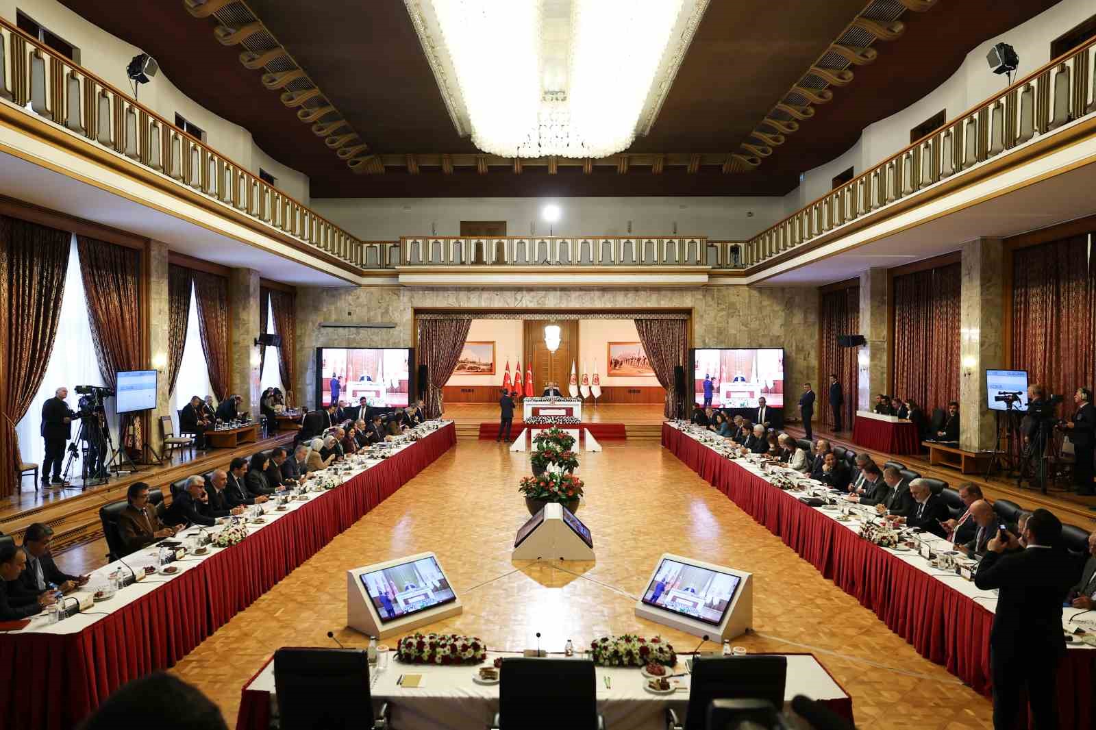 tbmm baskani kurtulmus basindan beri yuruttugumuz tum calismalar turkiyede teror eylemlerinin artik sona erdigini SAhuIrWV