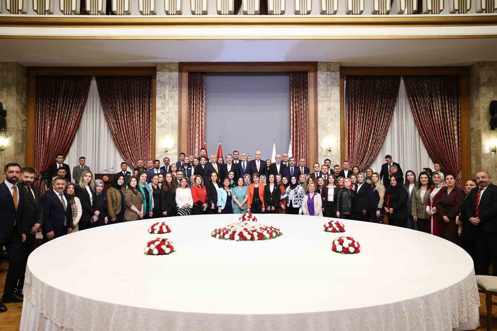 TBMM Başkanı Kurtulmuş: "Birilerinin bölüp parçaladığı bu coğrafyayı derleyip toparlamak bizim milletimize düşer, Türkiye’ye düşer" 5 tbmm baskani kurtulmus birilerinin bolup parcaladigi bu cografyayi derleyip toparlamak bizim milletimize duser turkiyeye jjCeIUpM