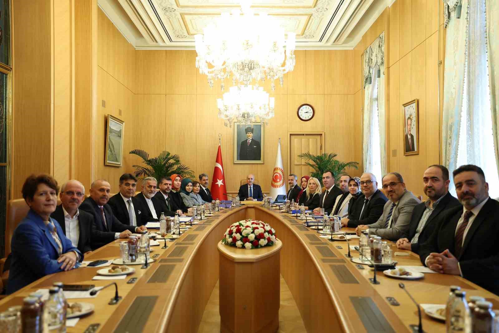 TBMM Başkanı Kurtulmuş: "Bizim toplumumuzun kök hücresi ailedir" 4 tbmm baskani kurtulmus bizim toplumumuzun kok hucresi ailedir 0 dkPuvgw5