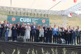 Cumhurbaşkanı Erdoğan, başpehlivanlık unvanını kazanan Erkan Taş’ı tebrik etti 1 thumbnail