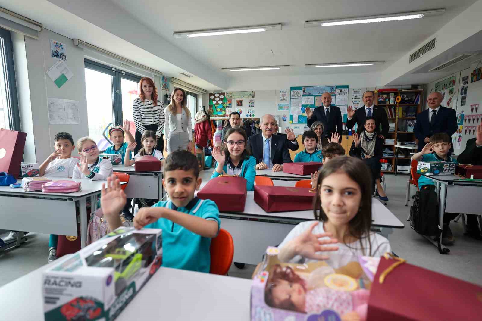 tbmm baskani kurtulmus turkiye olarak barisin istikrarin huzurun ve insani degerlerin yaninda olduk olmaya