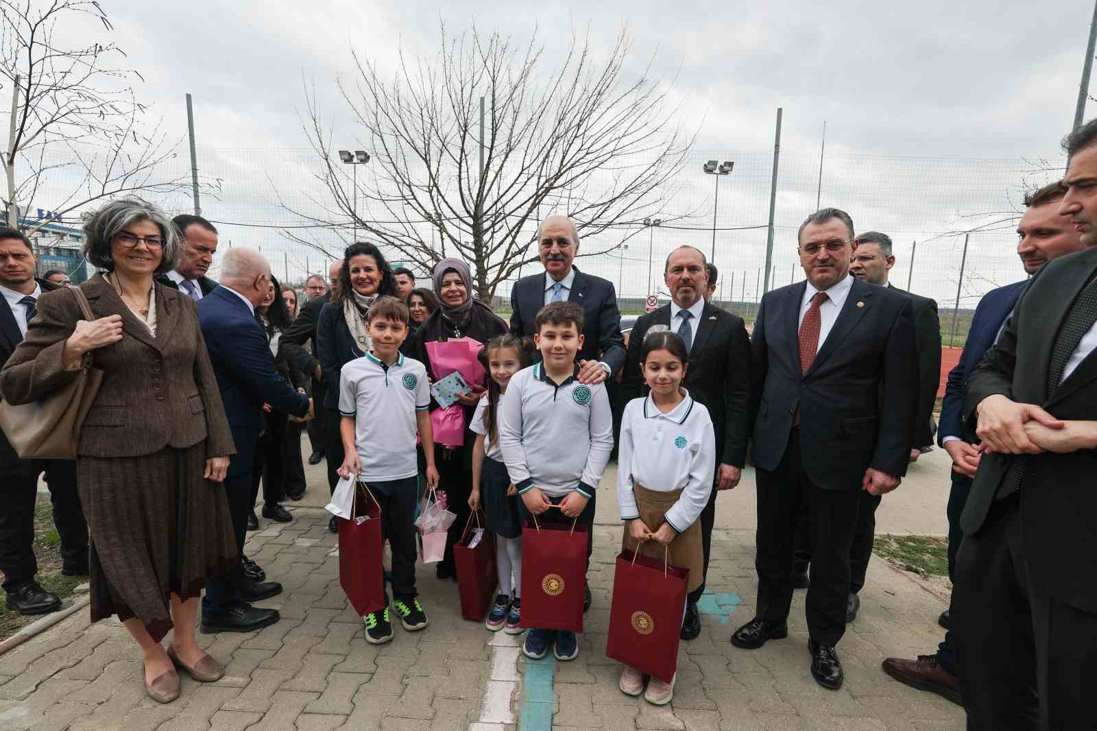 tbmm baskani kurtulmus turkiye olarak barisin istikrarin huzurun ve insani degerlerin yaninda olduk olmaya be1RbzWC