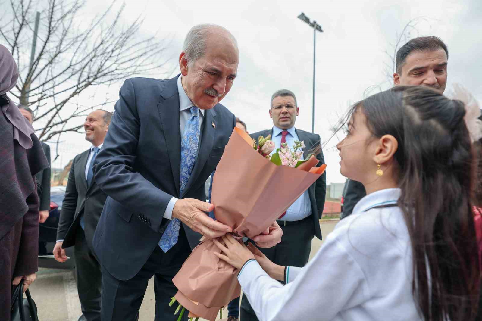 tbmm baskani kurtulmus turkiye olarak barisin istikrarin huzurun ve insani degerlerin yaninda olduk olmaya g9e9HTqh