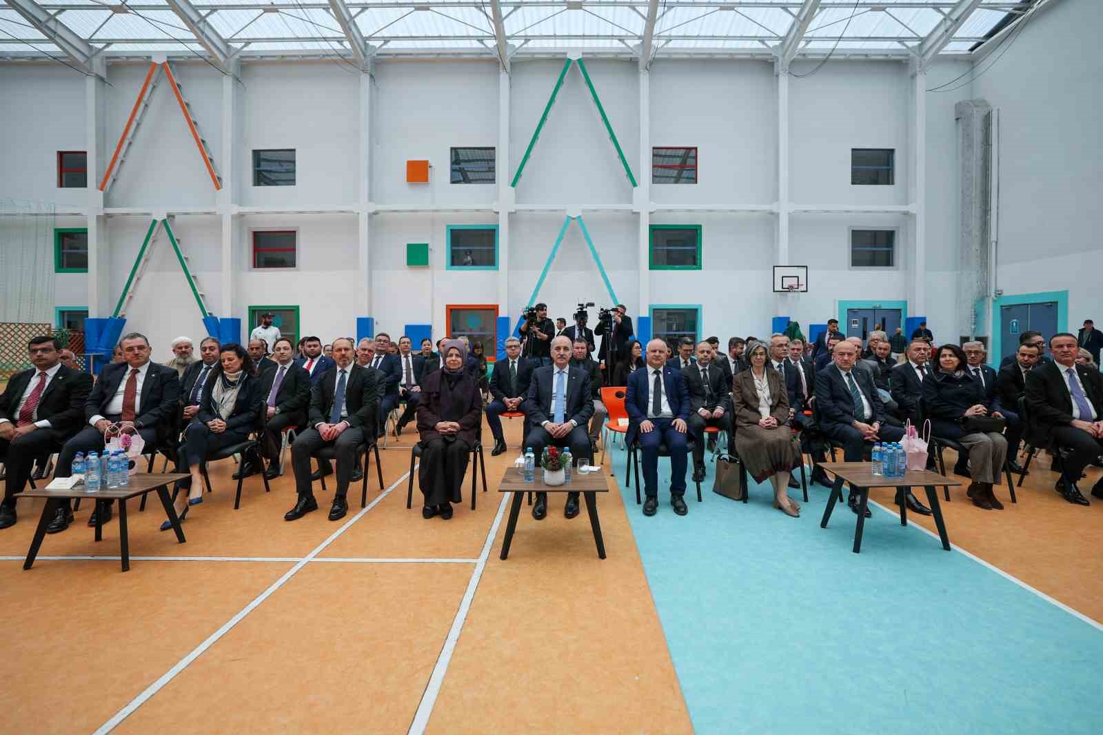 tbmm baskani kurtulmus turkiye olarak barisin istikrarin huzurun ve insani degerlerin yaninda olduk olmaya ib9iOcWX