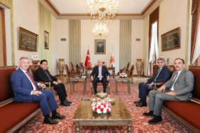 CHP Genel Başkanı Özel, memleketinde kabir ziyaretlerinde bulundu 2 thumbnail