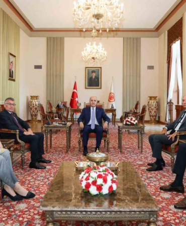 tbmm-baskani-kurtulmustan-ak-partiye-ziyaret-G7qSc4xD.jpg