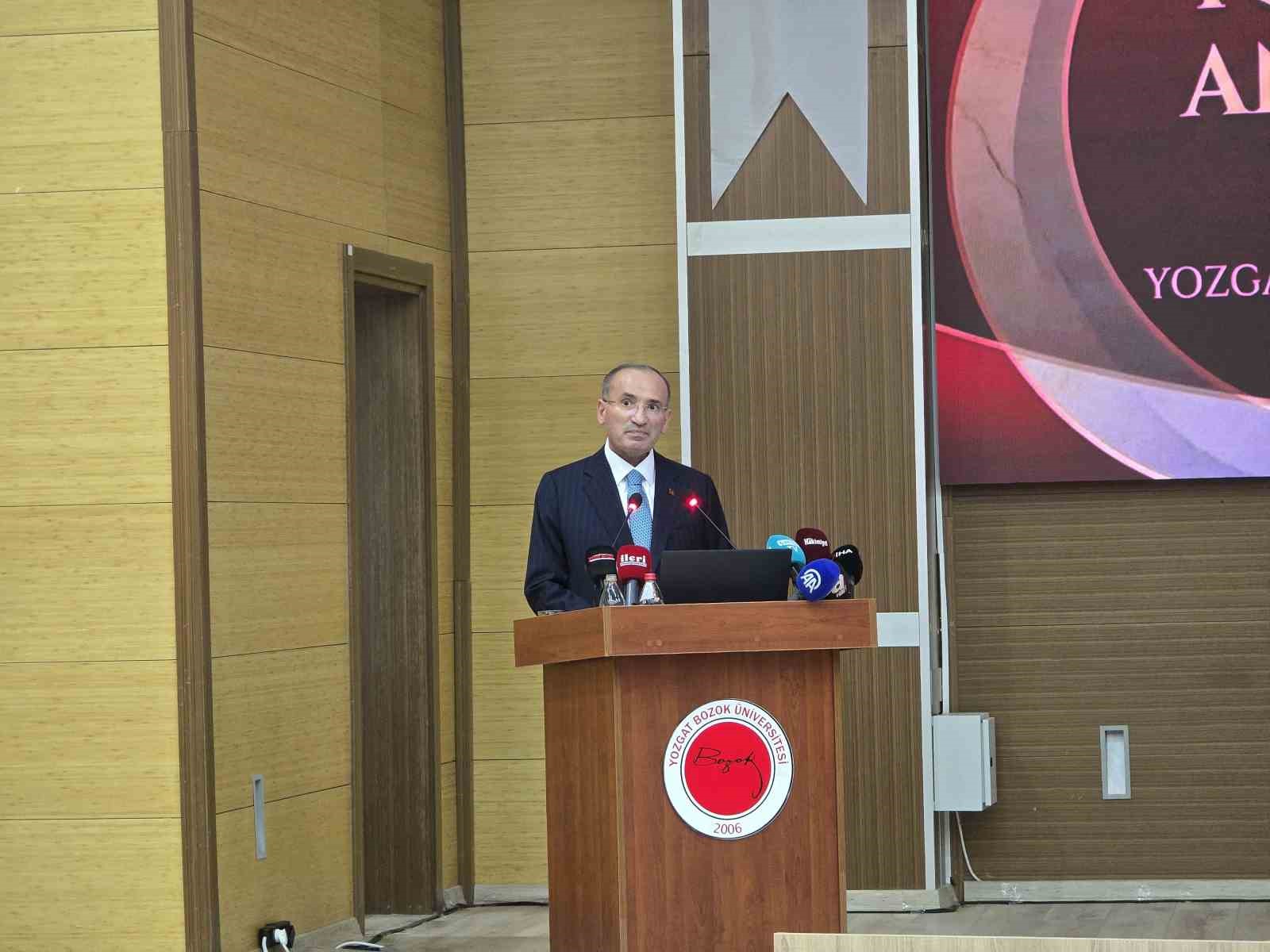 TBMM Başkanvekili Bekir Bozdağ: "1982 Anayasası artık Türkiye’yi taşıyamıyor" 5 tbmm baskanvekili bekir bozdag 1982 anayasasi artik turkiyeyi tasiyamiyor 1 51RQmt5L