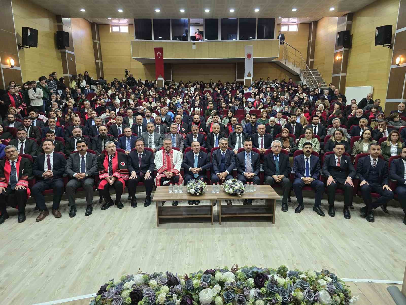 TBMM Başkanvekili Bekir Bozdağ: "1982 Anayasası artık Türkiye’yi taşıyamıyor" 7 tbmm baskanvekili bekir bozdag 1982 anayasasi artik turkiyeyi tasiyamiyor 3 mu3fO1c3