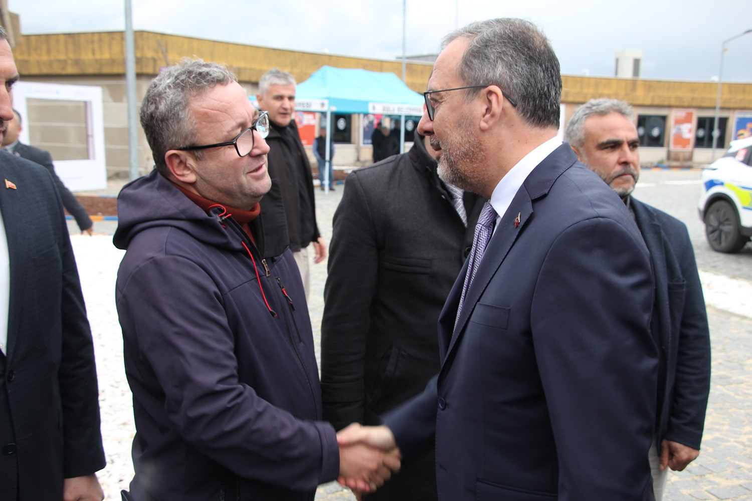 tbmm engelli bireyler komisyonu kula genclik kampinda engelliler ve aileleriyle bulustu 1