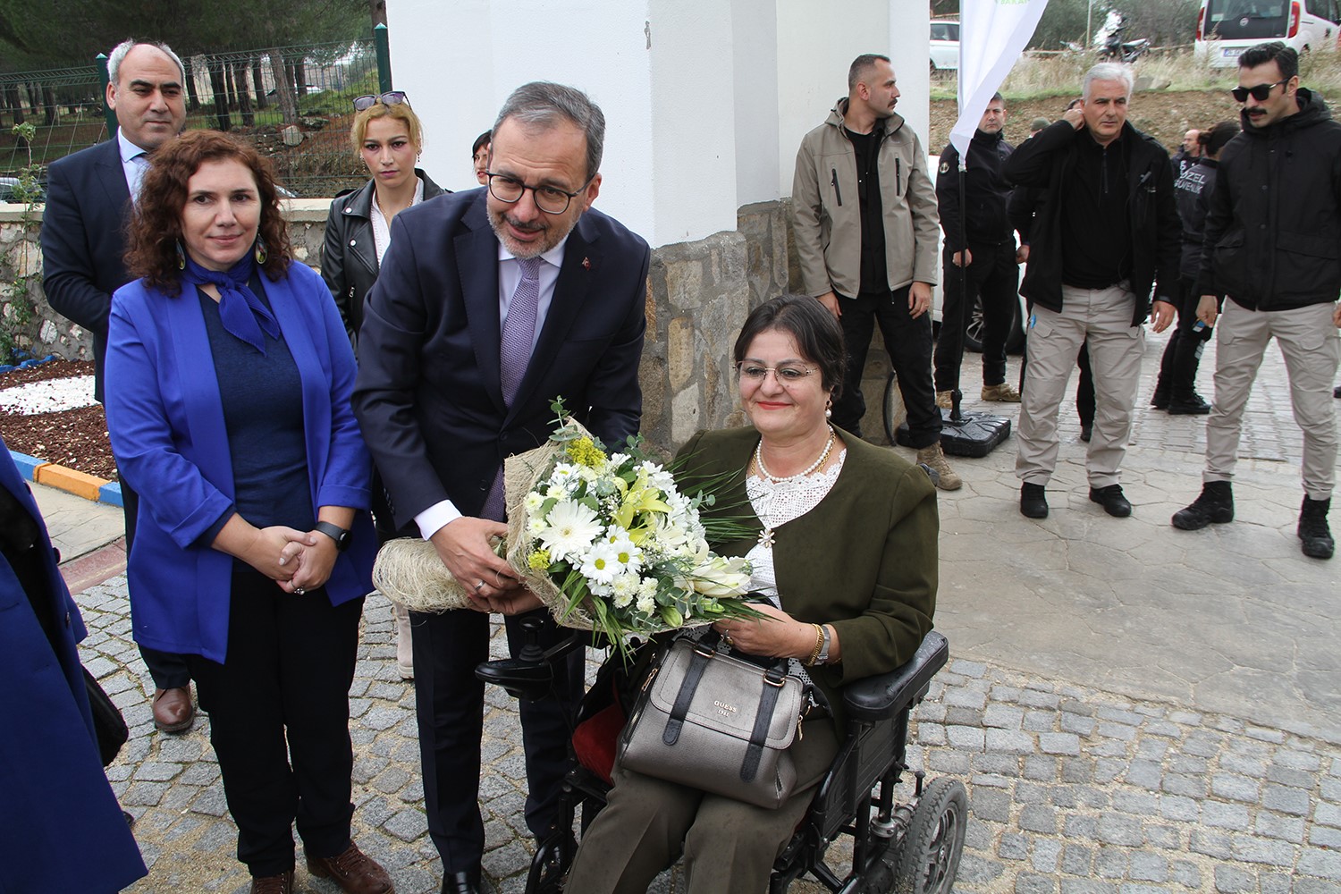 tbmm engelli bireyler komisyonu kula genclik kampinda engelliler ve aileleriyle bulustu 3 G33LbdYJ
