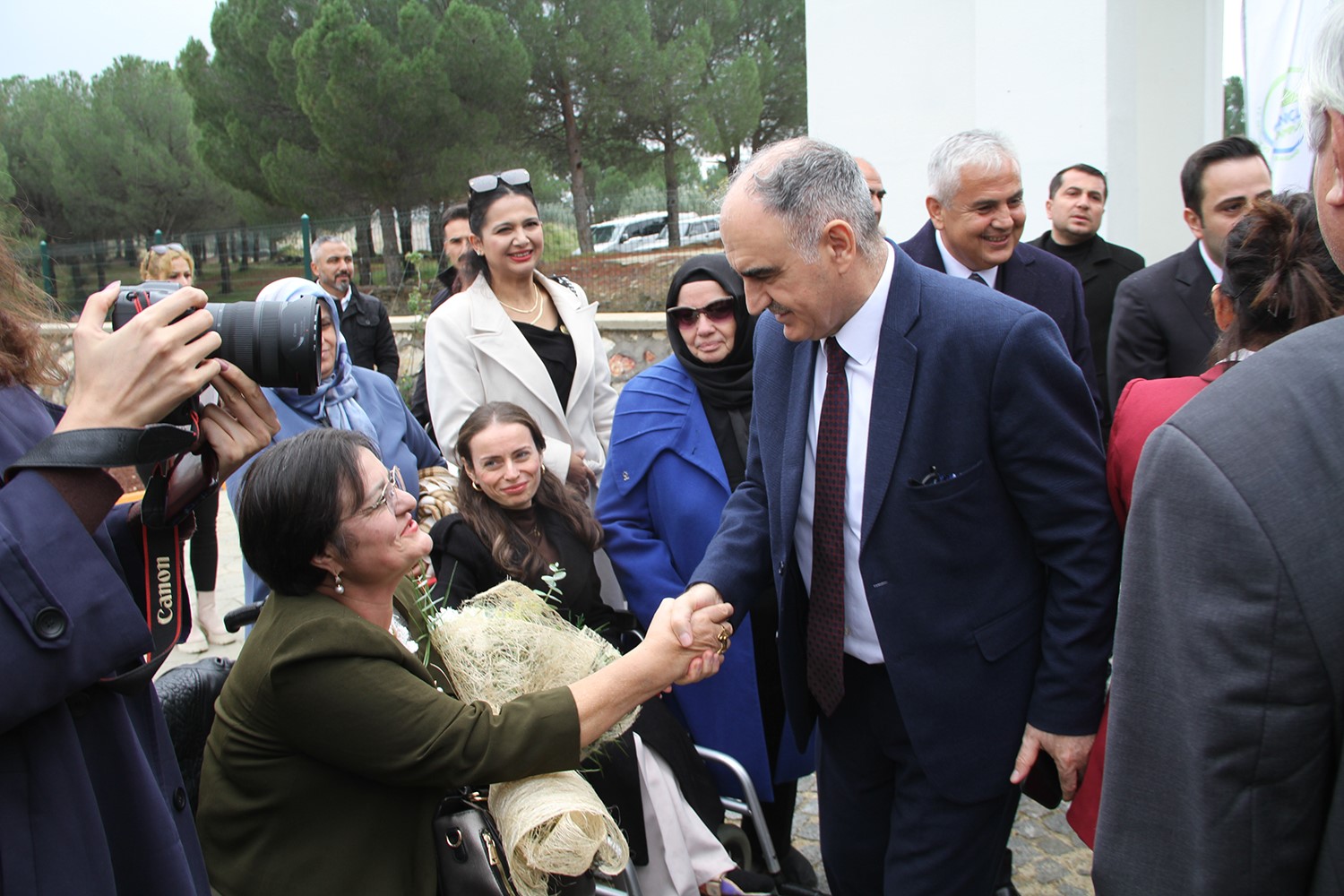 tbmm engelli bireyler komisyonu kula genclik kampinda engelliler ve aileleriyle bulustu 4 KFMnQ6RH