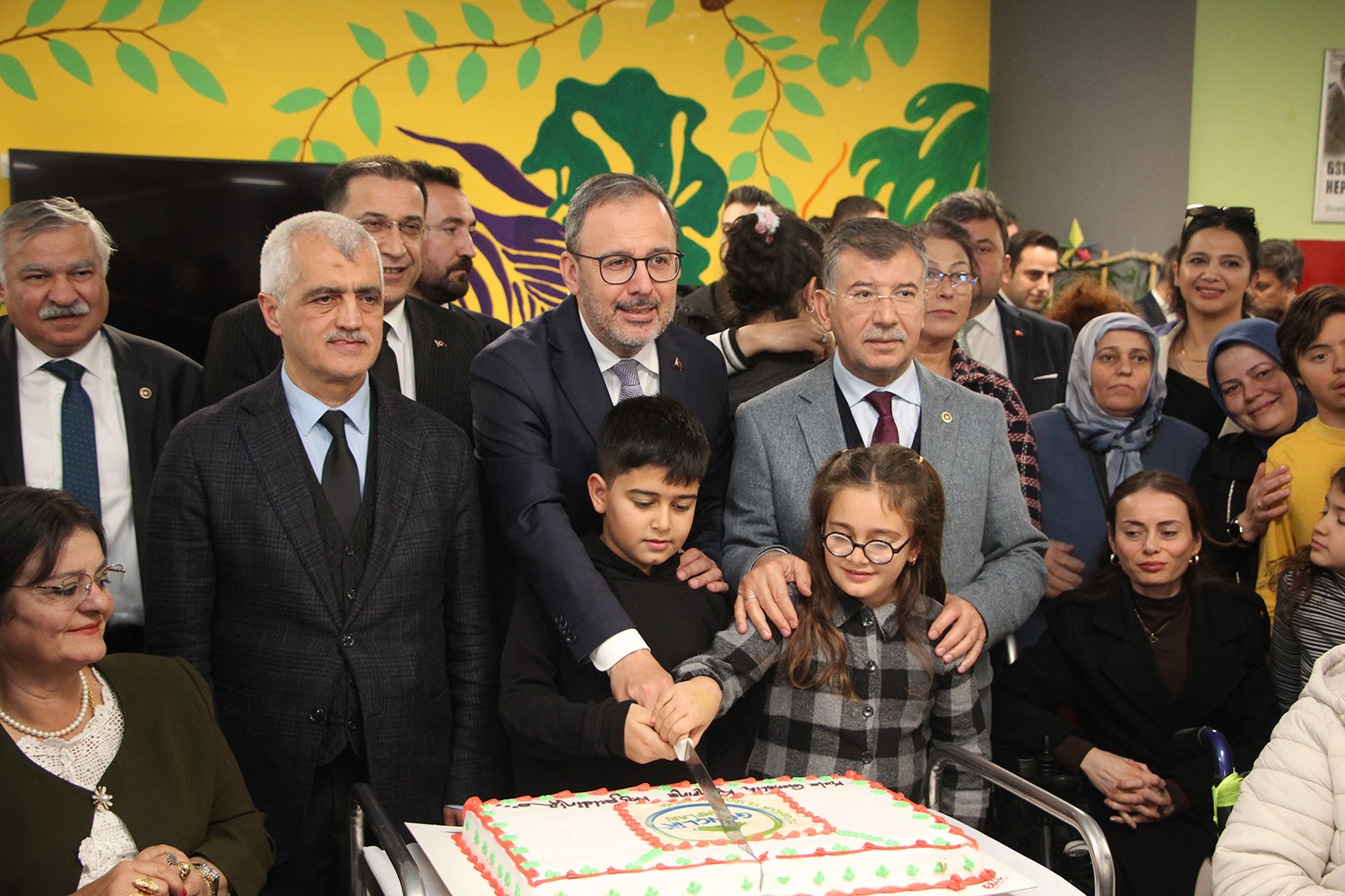 tbmm engelli bireyler komisyonu kula genclik kampinda engelliler ve aileleriyle bulustu 7 Wa5VsFhj