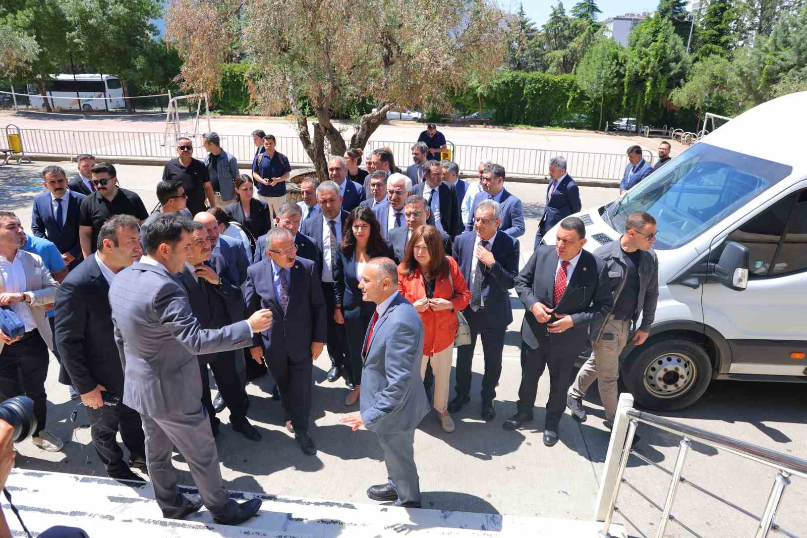 TBMM Komisyonu Ayser Çalık Ortaokulu’nda incelemelerde bulundu 5 tbmm komisyonu ayser calik ortaokulunda incelemelerde bulundu 1 ueAyql1M