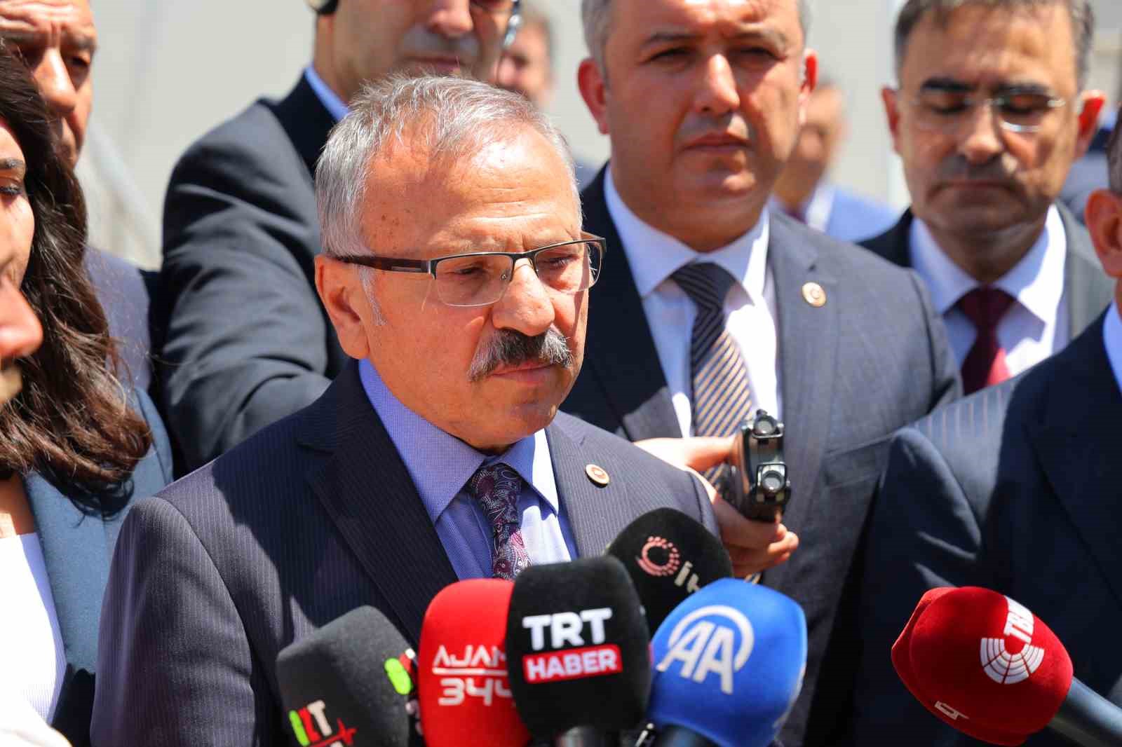 TBMM Komisyonu Ayser Çalık Ortaokulu’nda incelemelerde bulundu 8 tbmm komisyonu ayser calik ortaokulunda incelemelerde bulundu 4 BLY6rOda