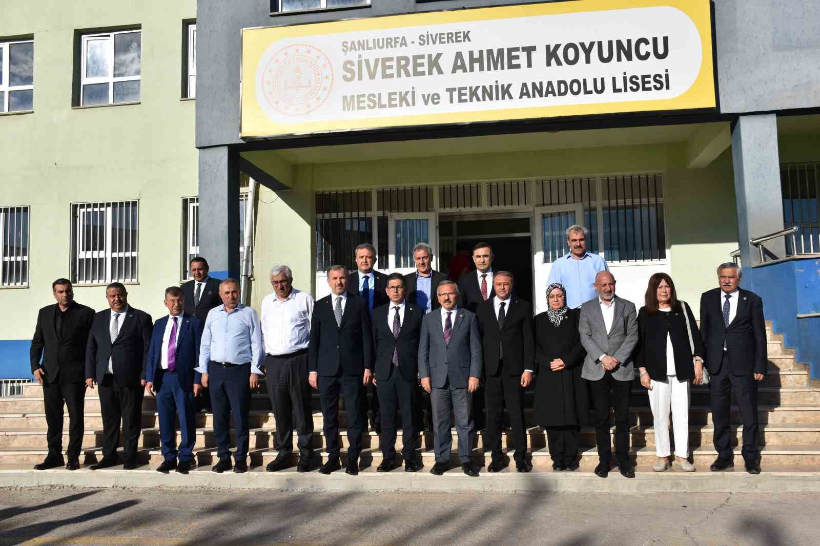 TBMM Komisyonu, saldırının yaşandığı okulu ziyaret ederek yetkililerden bilgi aldı 8 tbmm komisyonu saldirinin yasandigi okulu ziyaret ederek yetkililerden bilgi aldi 4 HPhQbfFX