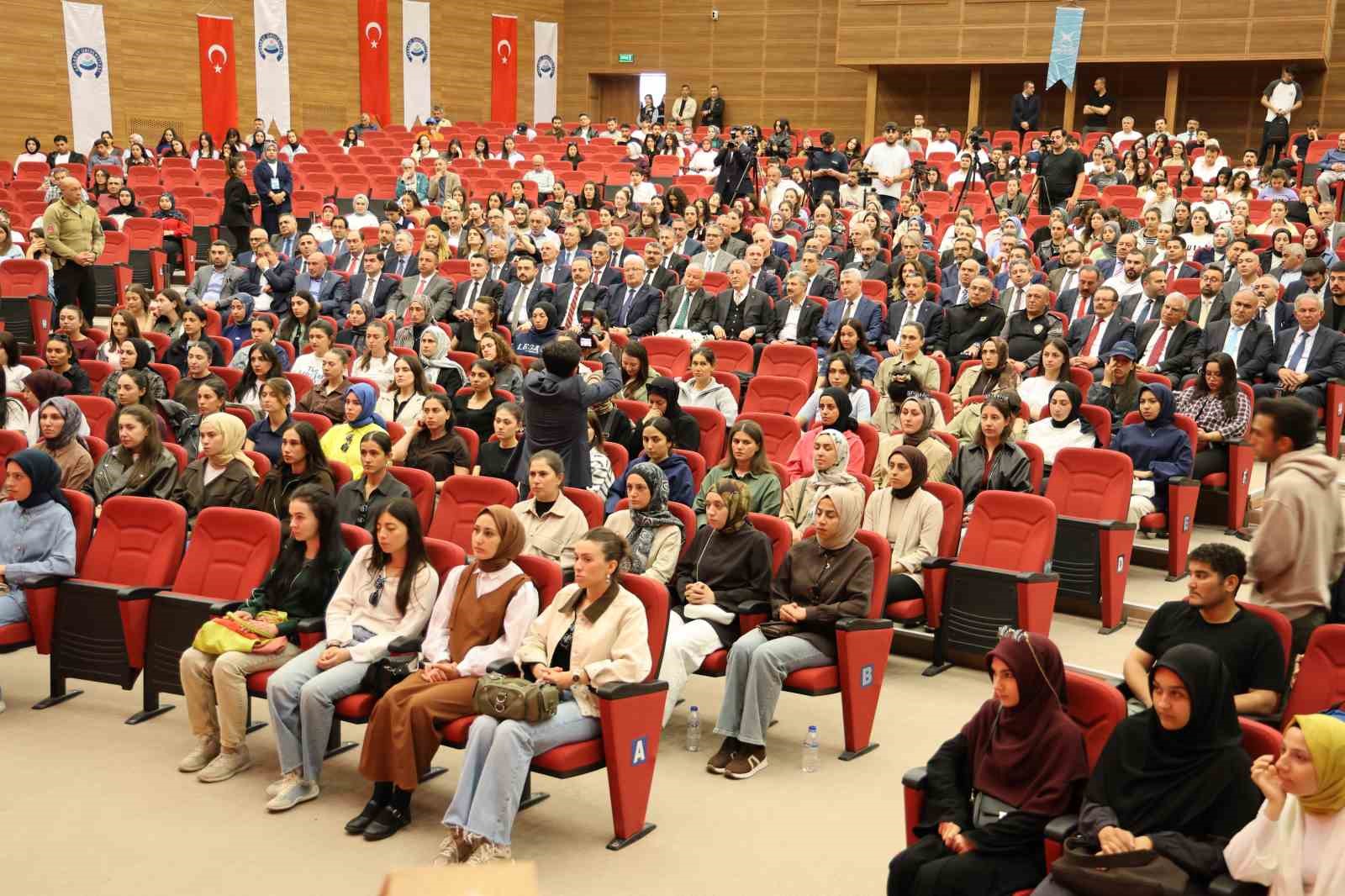 tbmm milli savunma komisyonu baskani akar parasini verdigimiz halde alamadiklarimizi su anda ihrac eder BcBkdS7q