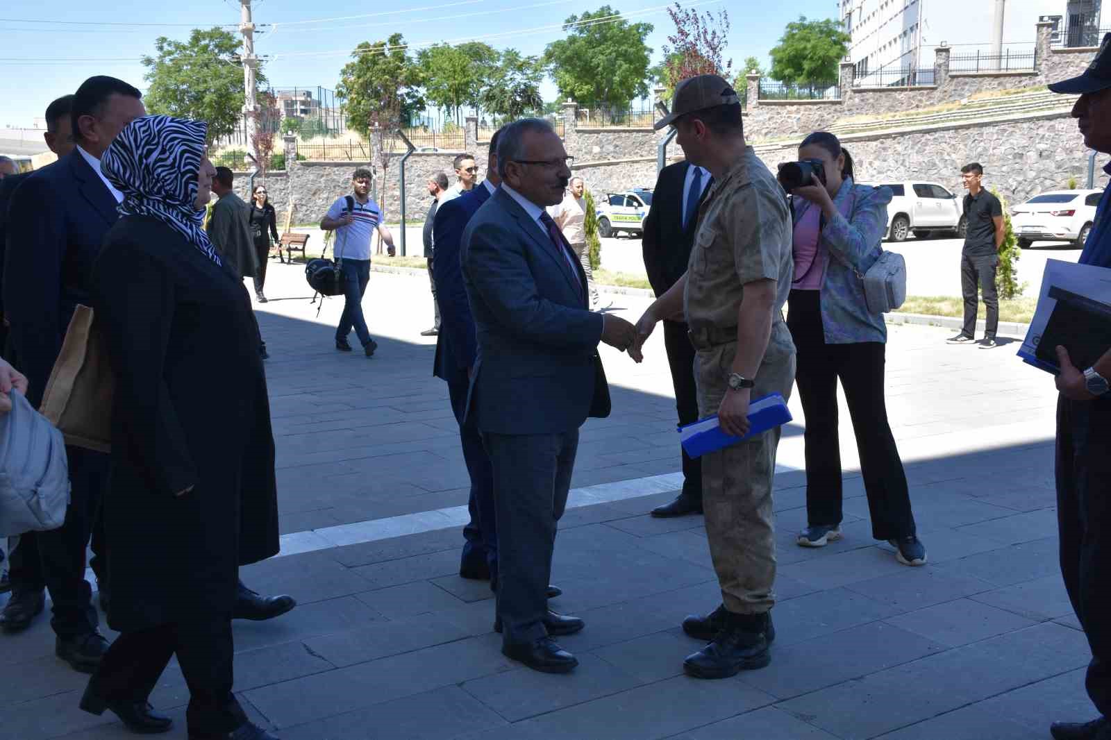 tbmm okul saldirilarini arastirma komisyonu siverekte incelemelerde bulundu 0 jALeqjtD