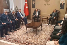 AK Parti’ye Manisa’da toplu katılım: 612 kişiye rozet takıldı 1 thumbnail