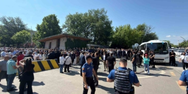 tbmm-onunde-kilicdaroglu-ve-ozel-destekcileri-arasinda-gerginlik-yuYWUzP4.jpg